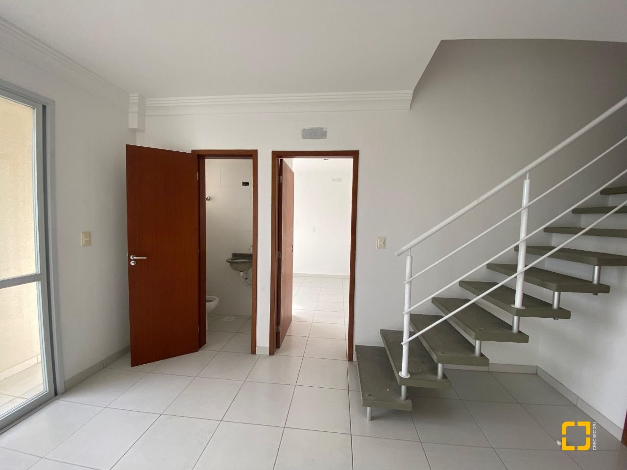 Cobertura com 97m², 6 quartos (sendo 3 suítes), 2 garagens, no bairro Capoeiras em Florianópolis