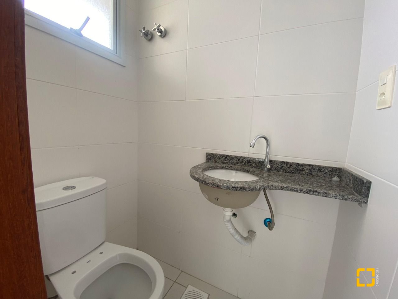 Cobertura com 97m², 6 quartos (sendo 3 suítes), 2 garagens, no bairro Capoeiras em Florianópolis