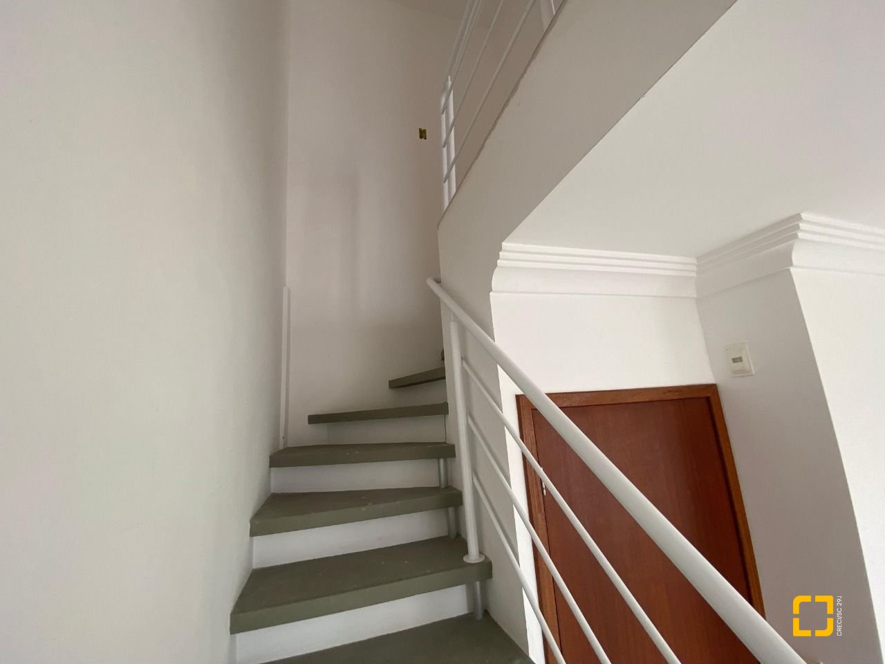 Cobertura com 97m², 6 quartos (sendo 3 suítes), 2 garagens, no bairro Capoeiras em Florianópolis