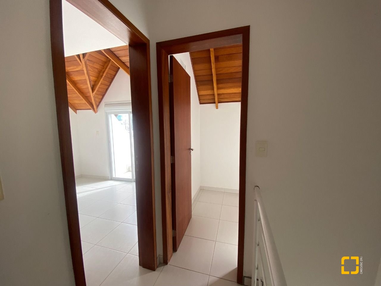Cobertura com 97m², 6 quartos (sendo 3 suítes), 2 garagens, no bairro Capoeiras em Florianópolis