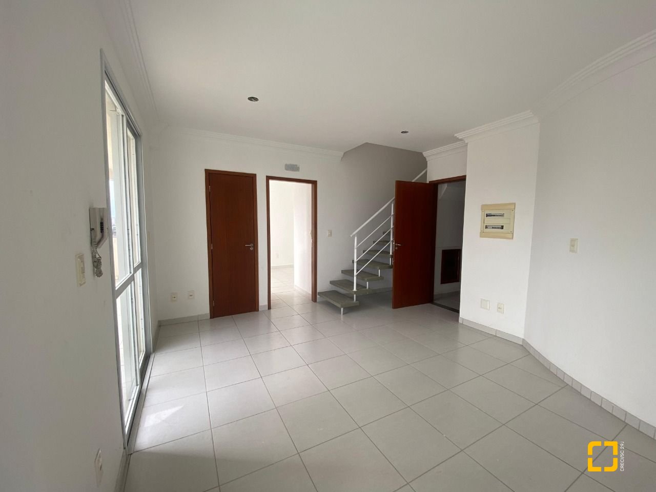 Cobertura com 97m², 6 quartos (sendo 3 suítes), 2 garagens, no bairro Capoeiras em Florianópolis