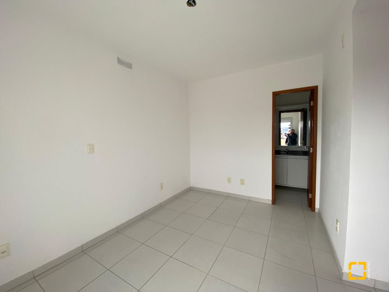 Cobertura com 97m², 6 quartos (sendo 3 suítes), 2 garagens, no bairro Capoeiras em Florianópolis