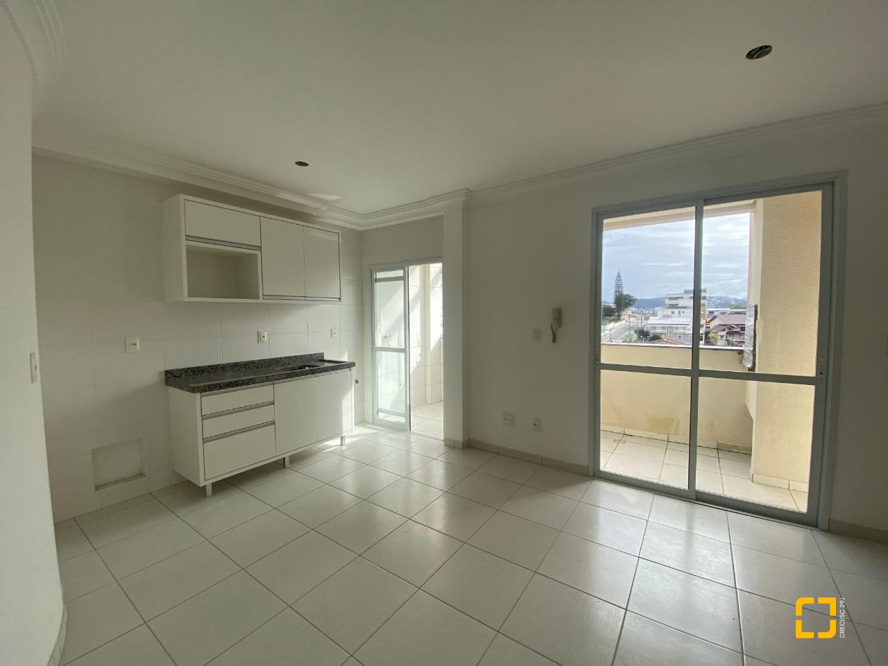 Cobertura com 97m², 6 quartos (sendo 3 suítes), 2 garagens, no bairro Capoeiras em Florianópolis