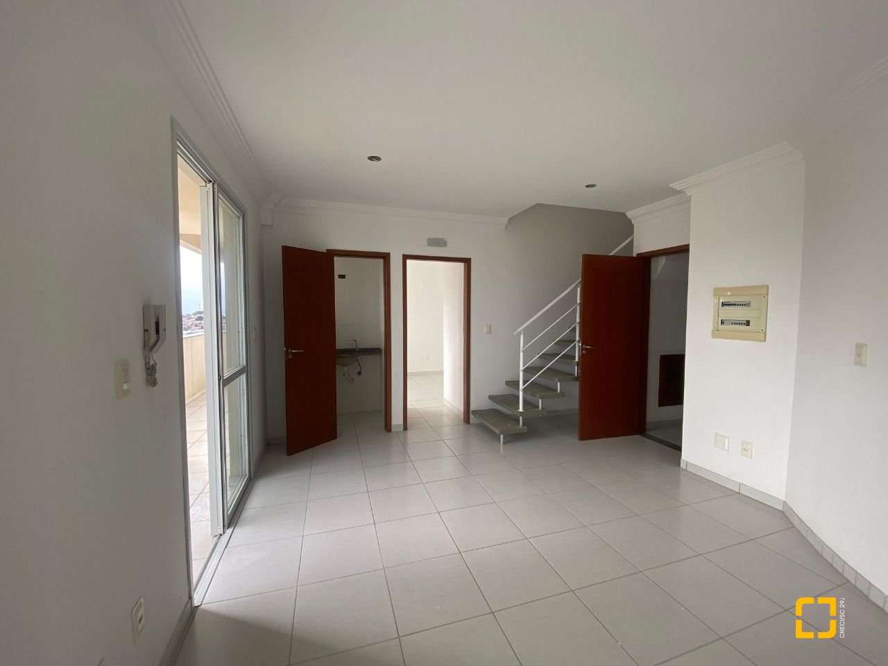 Cobertura com 97m², 6 quartos (sendo 3 suítes), 2 garagens, no bairro Capoeiras em Florianópolis