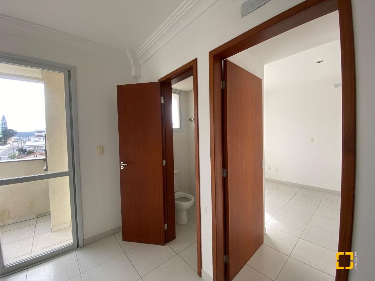 Cobertura com 97m², 6 quartos (sendo 3 suítes), 2 garagens, no bairro Capoeiras em Florianópolis