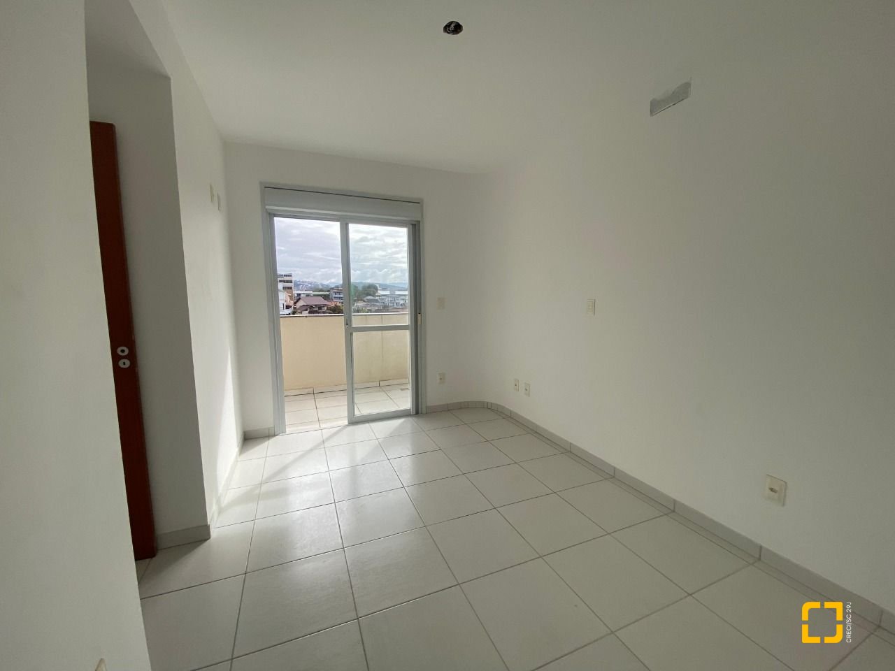 Cobertura com 97m², 6 quartos (sendo 3 suítes), 2 garagens, no bairro Capoeiras em Florianópolis