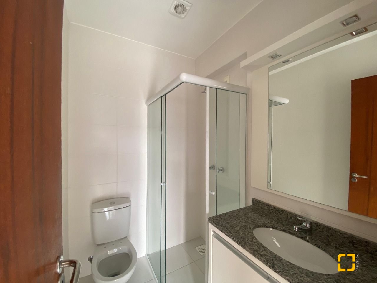 Cobertura com 97m², 6 quartos (sendo 3 suítes), 2 garagens, no bairro Capoeiras em Florianópolis