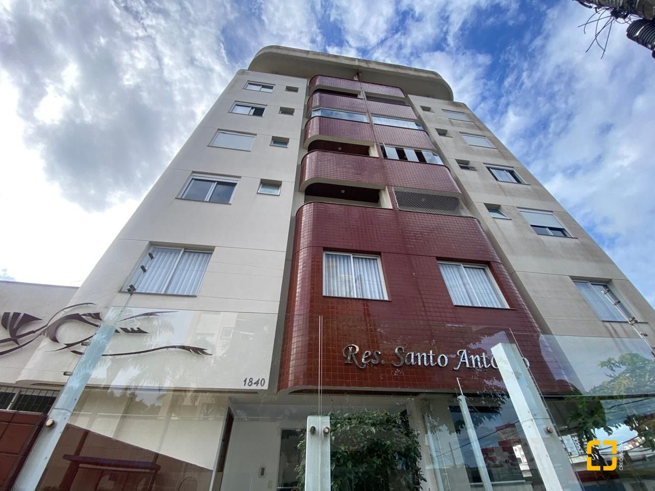 Cobertura com 97m², 6 quartos (sendo 3 suítes), 2 garagens, no bairro Capoeiras em Florianópolis