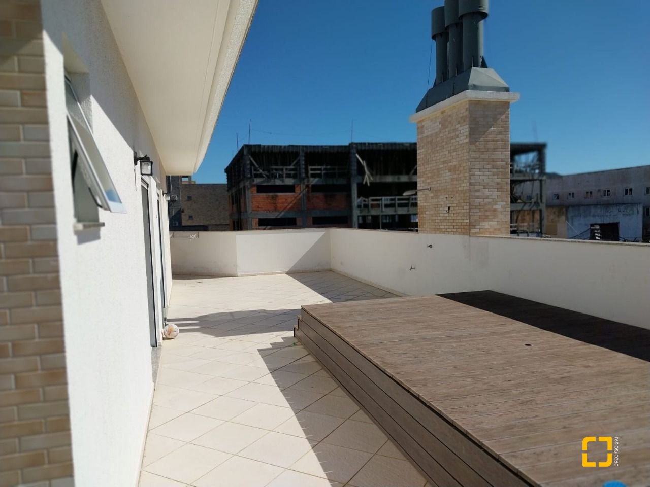 Cobertura com 272m², 7 quartos (sendo 3 suítes), 3 garagens, no bairro Ingleses em Florianópolis