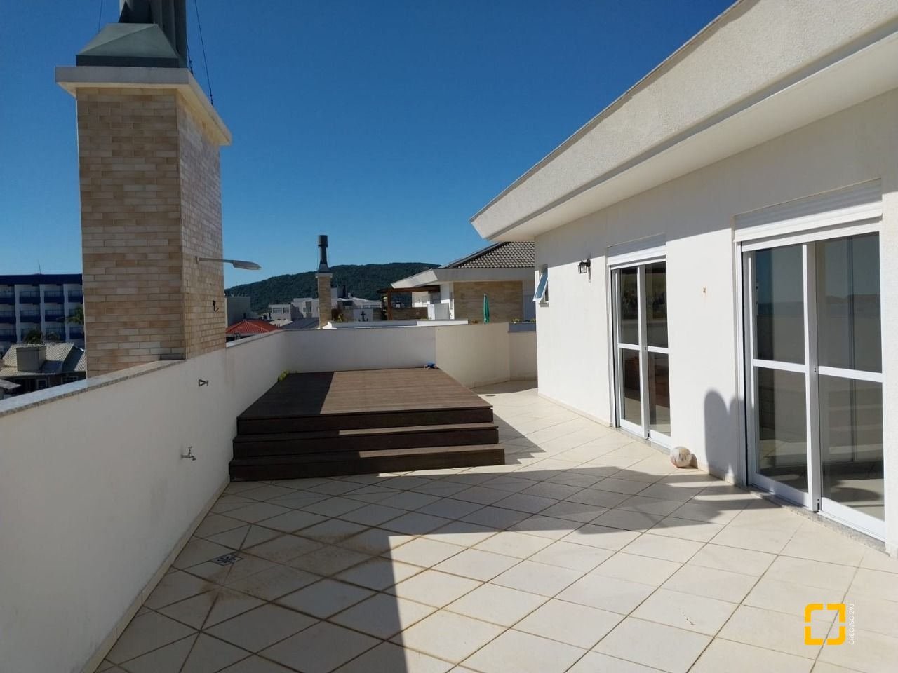 Cobertura com 272m², 7 quartos (sendo 3 suítes), 3 garagens, no bairro Ingleses em Florianópolis