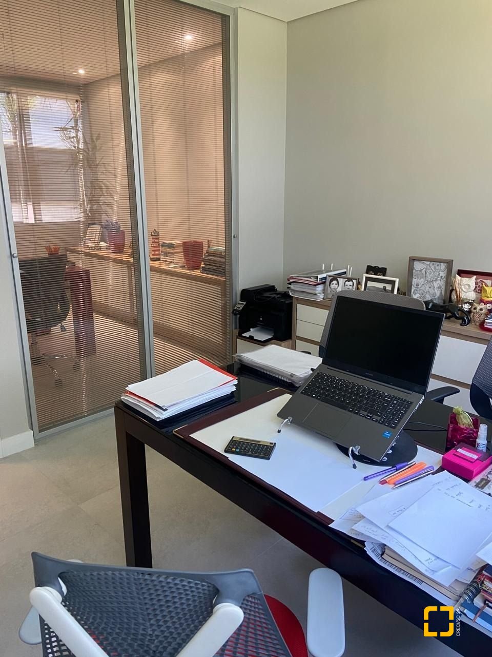Sala com 51m², no bairro Saco Grande em Florianópolis
