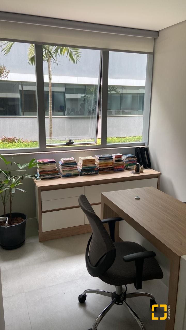 Sala com 51m², no bairro Saco Grande em Florianópolis