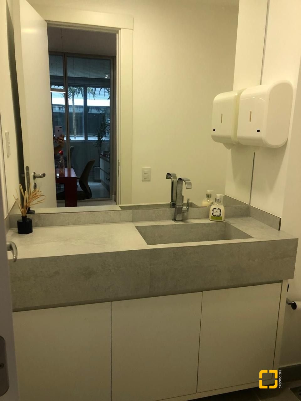 Sala com 51m², no bairro Saco Grande em Florianópolis