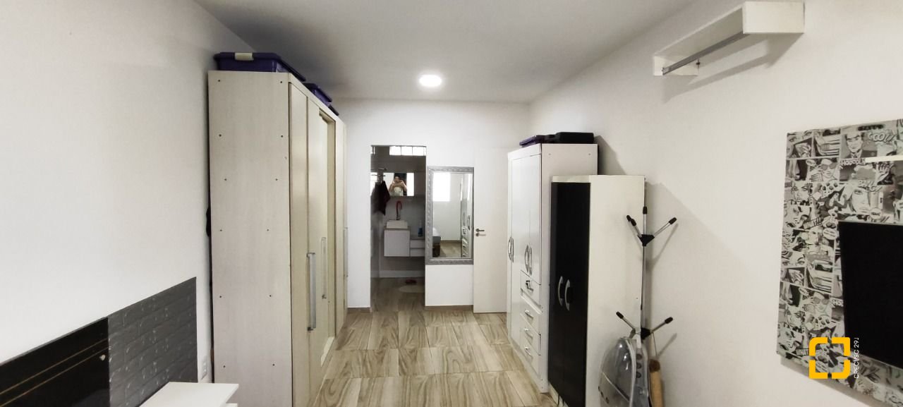 Casa com 311m², 4 quartos (sendo 1 suíte), 3 garagens, no bairro Serraria em São José
