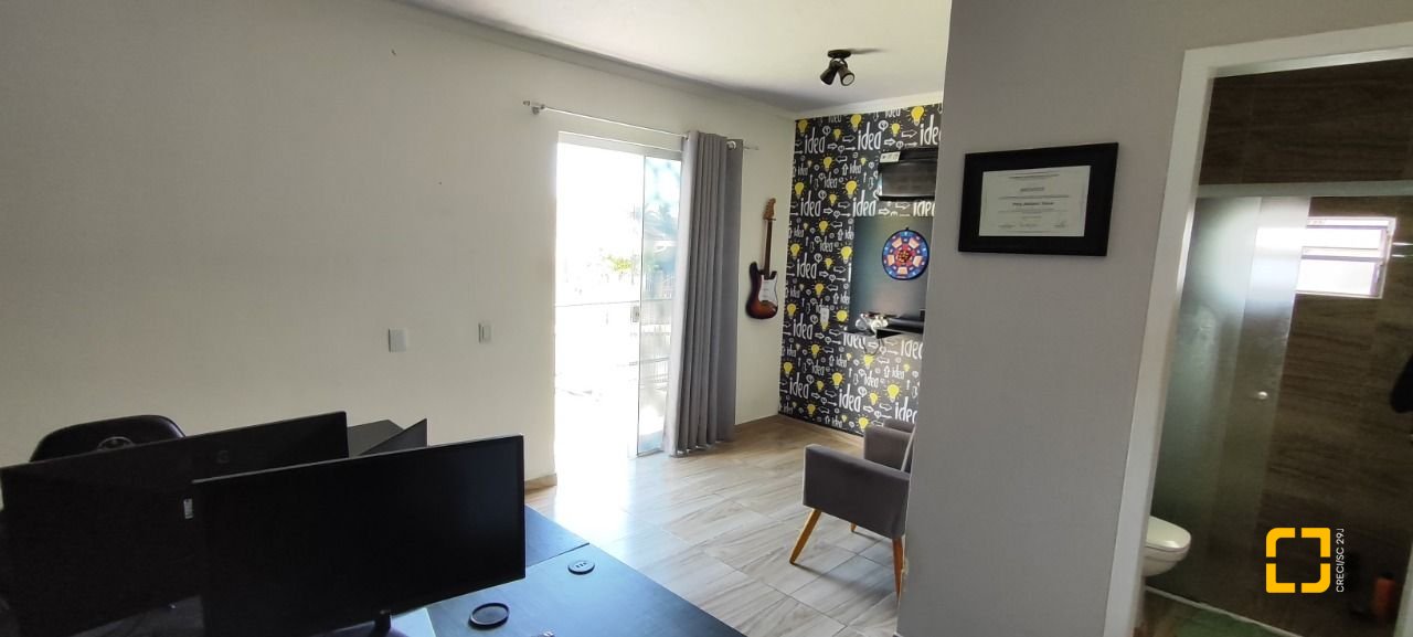 Casa com 311m², 4 quartos (sendo 1 suíte), 3 garagens, no bairro Serraria em São José