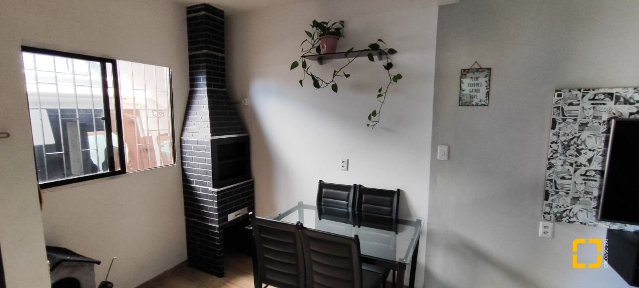 Casa com 311m², 4 quartos (sendo 1 suíte), 3 garagens, no bairro Serraria em São José
