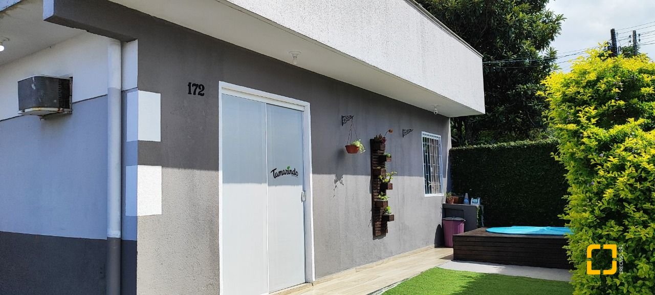 Casa com 311m², 3 quartos (sendo 1 suíte), 3 garagens, no bairro Serraria em São José