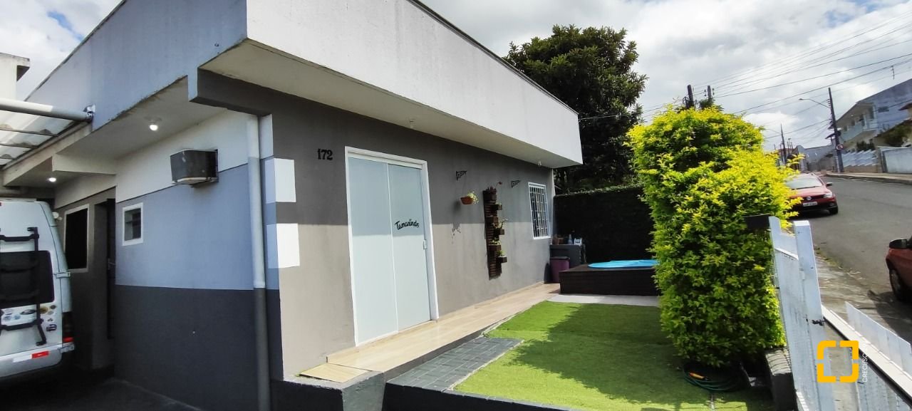 Casa com 311m², 3 quartos (sendo 1 suíte), 3 garagens, no bairro Serraria em São José