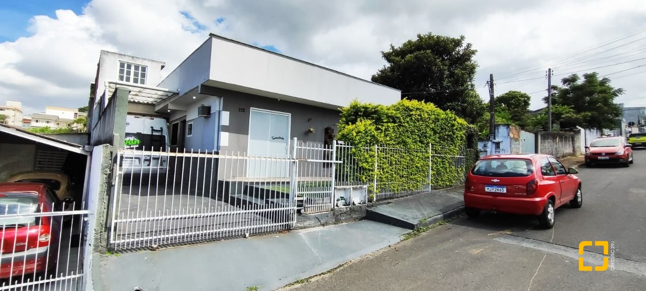 Casa com 311m², 3 quartos (sendo 1 suíte), 3 garagens, no bairro Serraria em São José