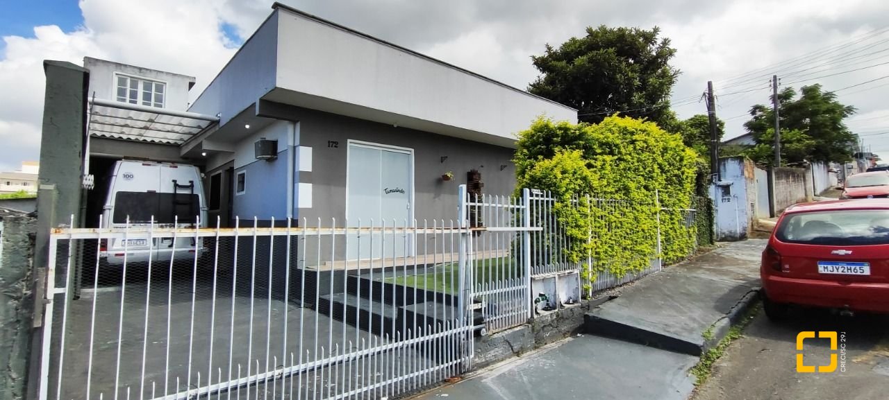Casa com 311m², 3 quartos (sendo 1 suíte), 3 garagens, no bairro Serraria em São José