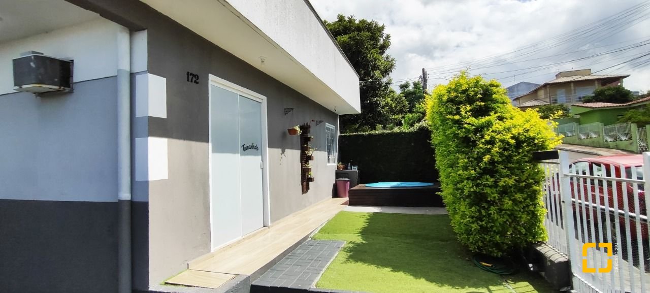 Casa com 311m², 3 quartos (sendo 1 suíte), 3 garagens, no bairro Serraria em São José