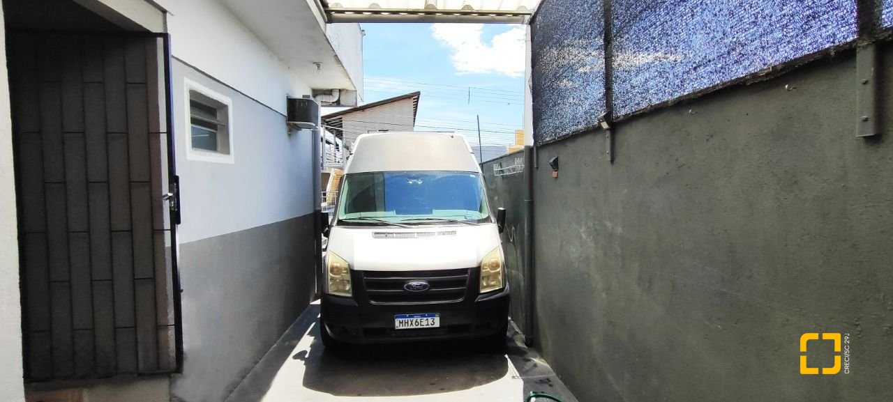 Casa com 311m², 3 quartos (sendo 1 suíte), 3 garagens, no bairro Serraria em São José