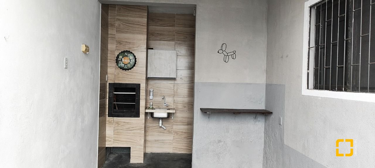 Casa com 311m², 3 quartos (sendo 1 suíte), 3 garagens, no bairro Serraria em São José