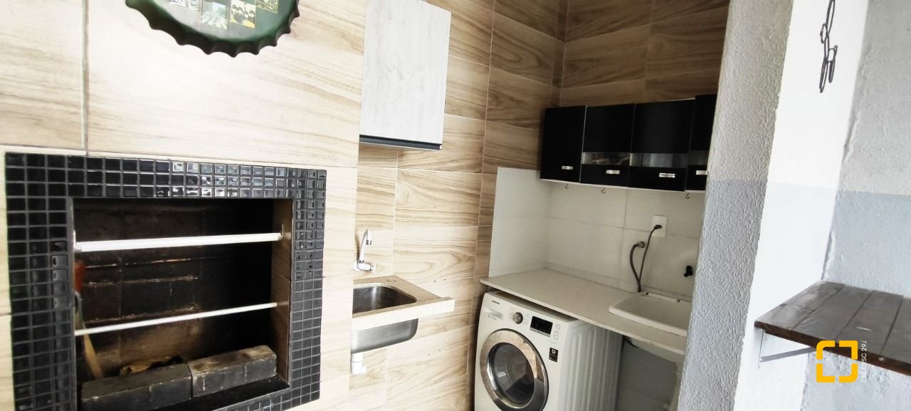 Casa com 311m², 3 quartos (sendo 1 suíte), 3 garagens, no bairro Serraria em São José