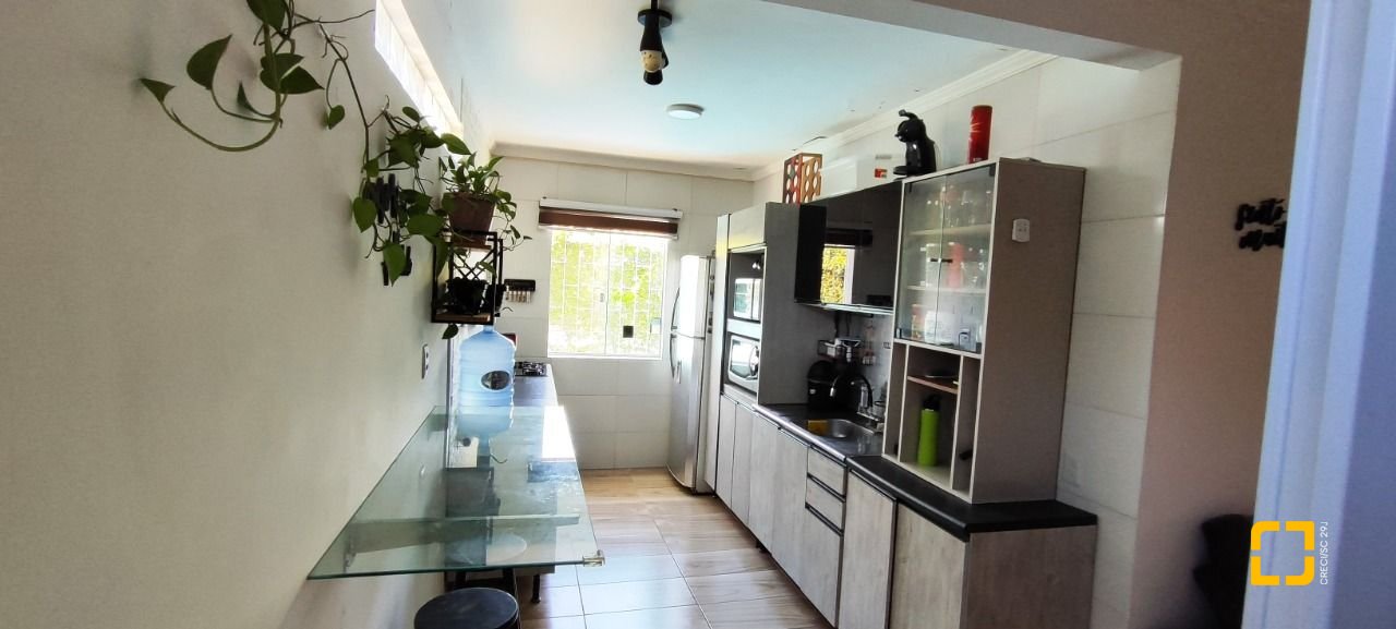 Casa com 311m², 3 quartos (sendo 1 suíte), 3 garagens, no bairro Serraria em São José