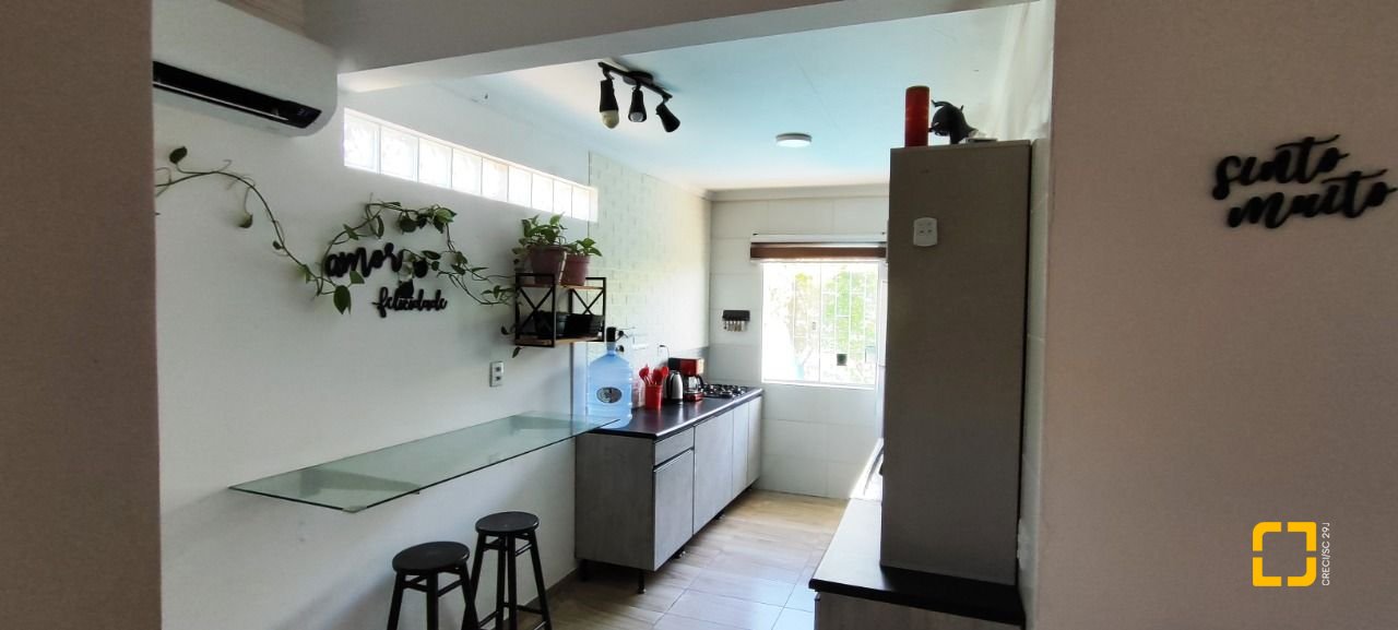 Casa com 311m², 3 quartos (sendo 1 suíte), 3 garagens, no bairro Serraria em São José