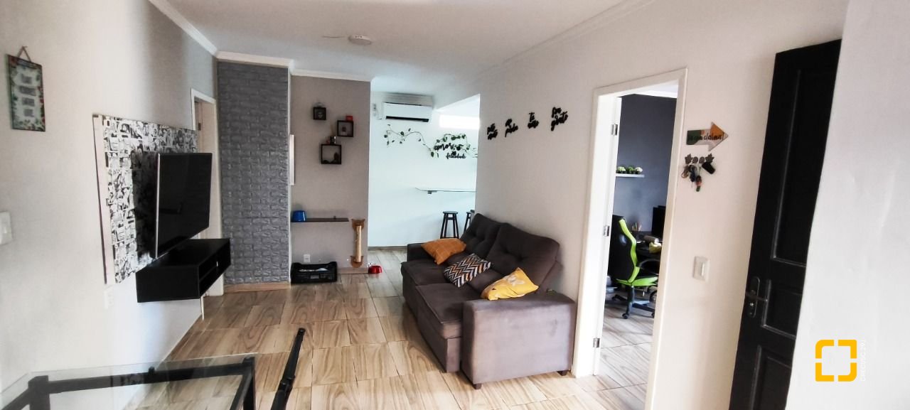 Casa com 311m², 3 quartos (sendo 1 suíte), 3 garagens, no bairro Serraria em São José