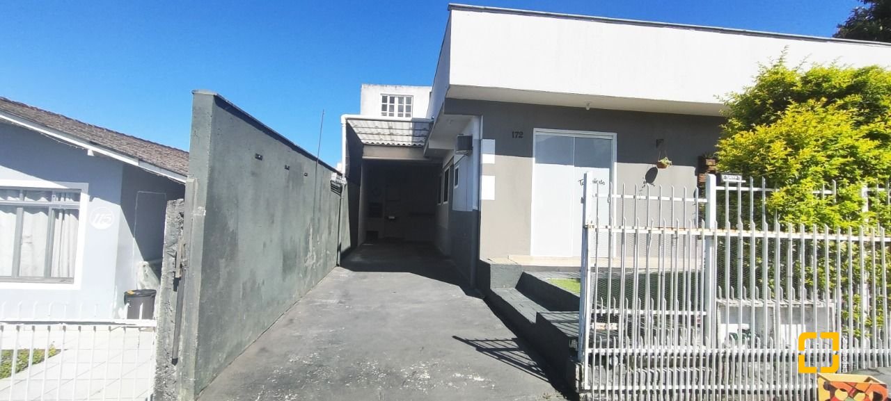 Casa com 311m², 3 quartos (sendo 1 suíte), 3 garagens, no bairro Serraria em São José