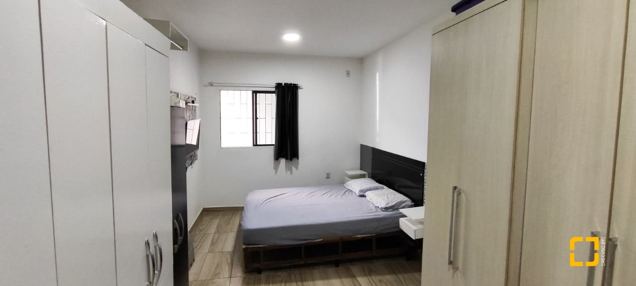Casa com 311m², 3 quartos (sendo 1 suíte), 3 garagens, no bairro Serraria em São José