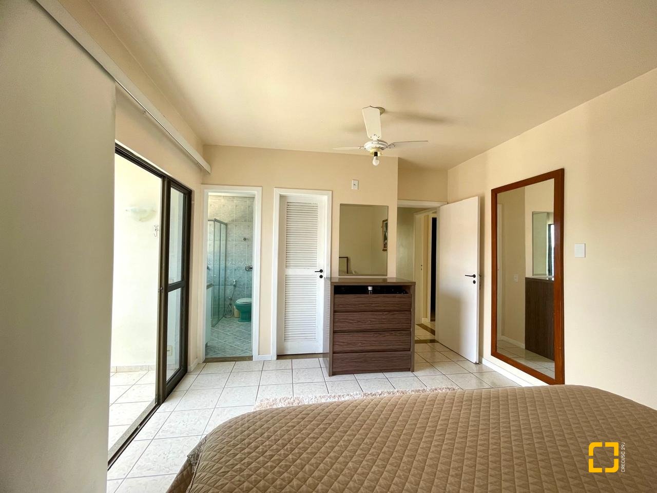 Cobertura com 229m², 3 quartos (sendo 3 suítes), 2 garagens, no bairro Canasvieiras em Florianópolis