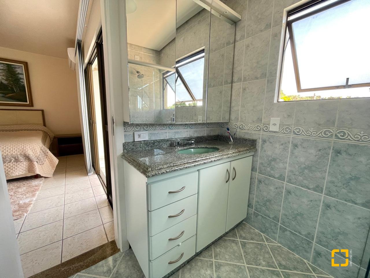 Cobertura com 229m², 3 quartos (sendo 3 suítes), 2 garagens, no bairro Canasvieiras em Florianópolis