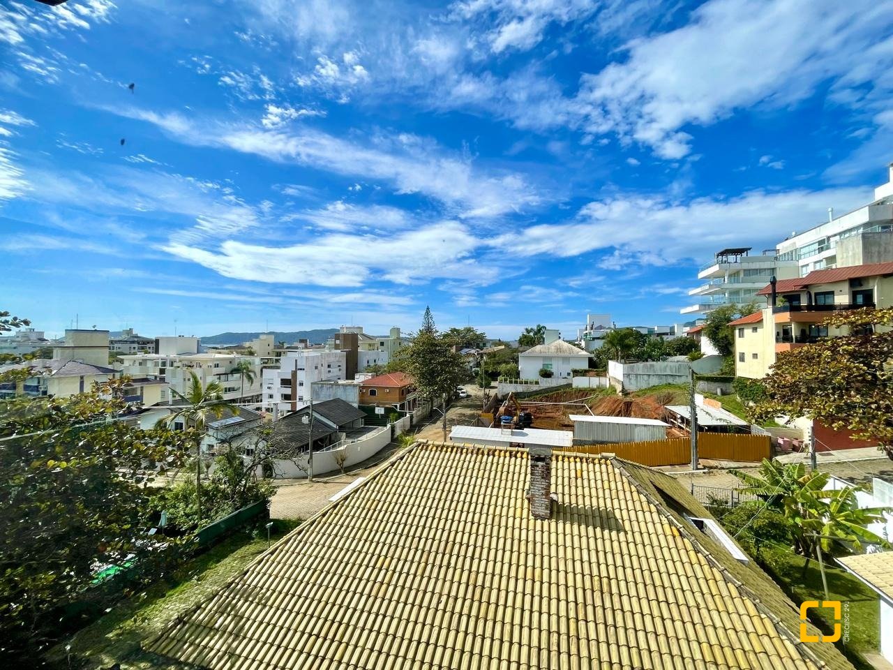 Cobertura com 229m², 3 quartos (sendo 3 suítes), 2 garagens, no bairro Canasvieiras em Florianópolis