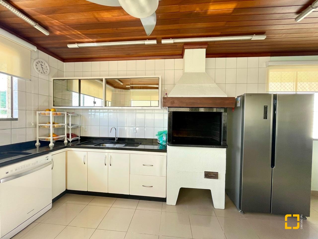Cobertura com 229m², 3 quartos (sendo 3 suítes), 2 garagens, no bairro Canasvieiras em Florianópolis