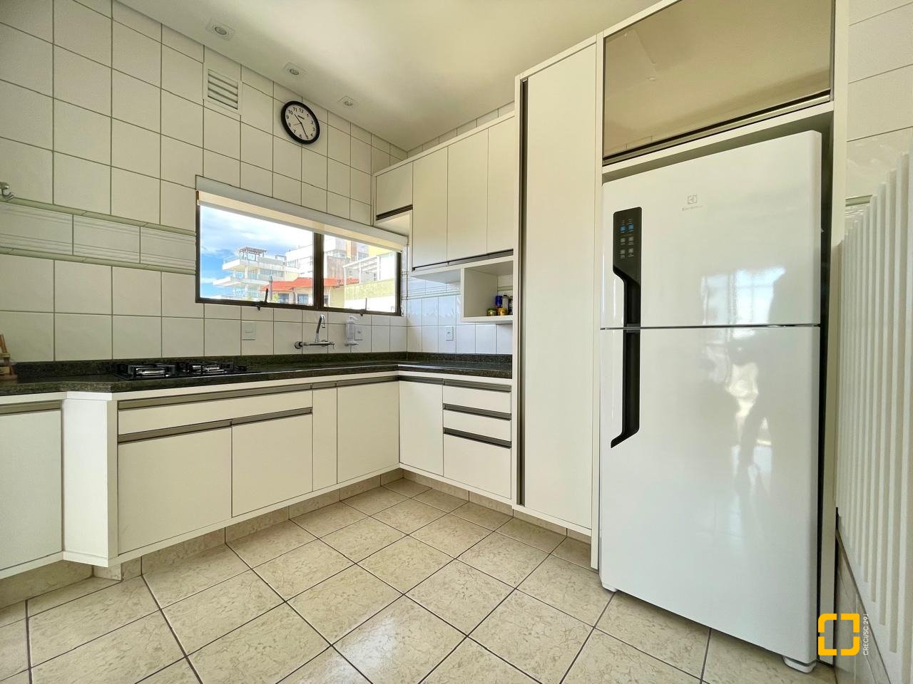 Cobertura com 229m², 3 quartos (sendo 3 suítes), 2 garagens, no bairro Canasvieiras em Florianópolis