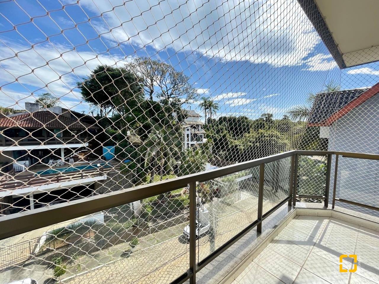 Cobertura com 229m², 3 quartos (sendo 3 suítes), 2 garagens, no bairro Canasvieiras em Florianópolis