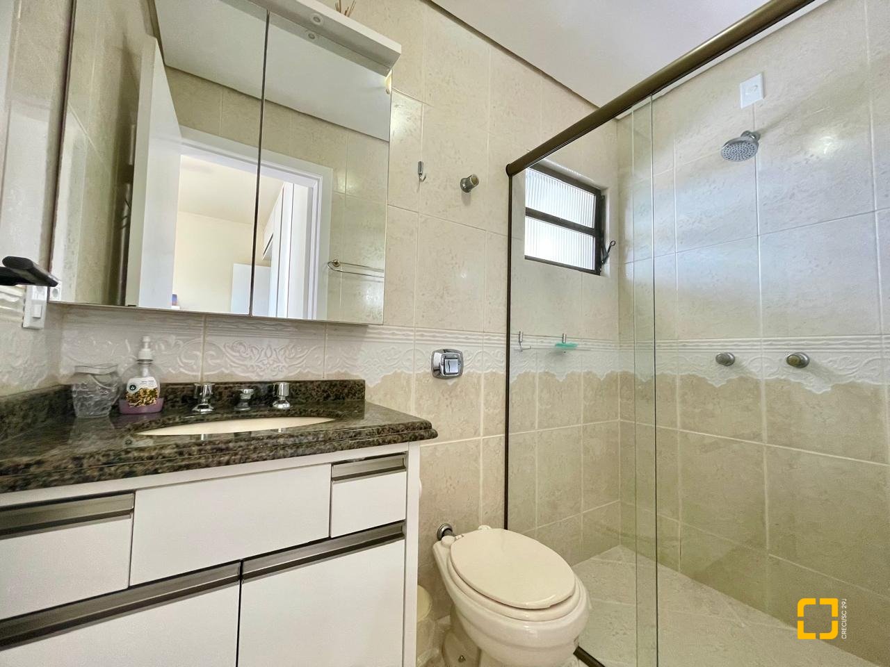 Cobertura com 229m², 3 quartos (sendo 3 suítes), 2 garagens, no bairro Canasvieiras em Florianópolis