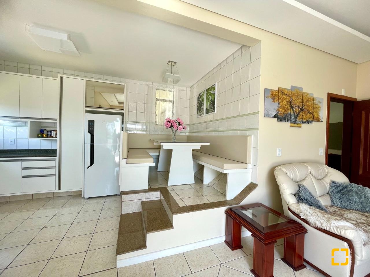 Cobertura com 229m², 3 quartos (sendo 3 suítes), 2 garagens, no bairro Canasvieiras em Florianópolis