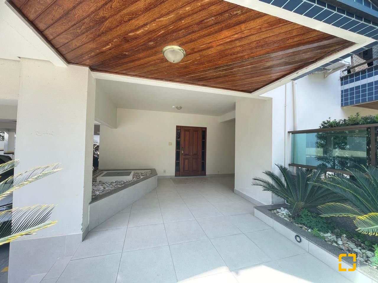 Cobertura com 229m², 3 quartos (sendo 3 suítes), 2 garagens, no bairro Canasvieiras em Florianópolis