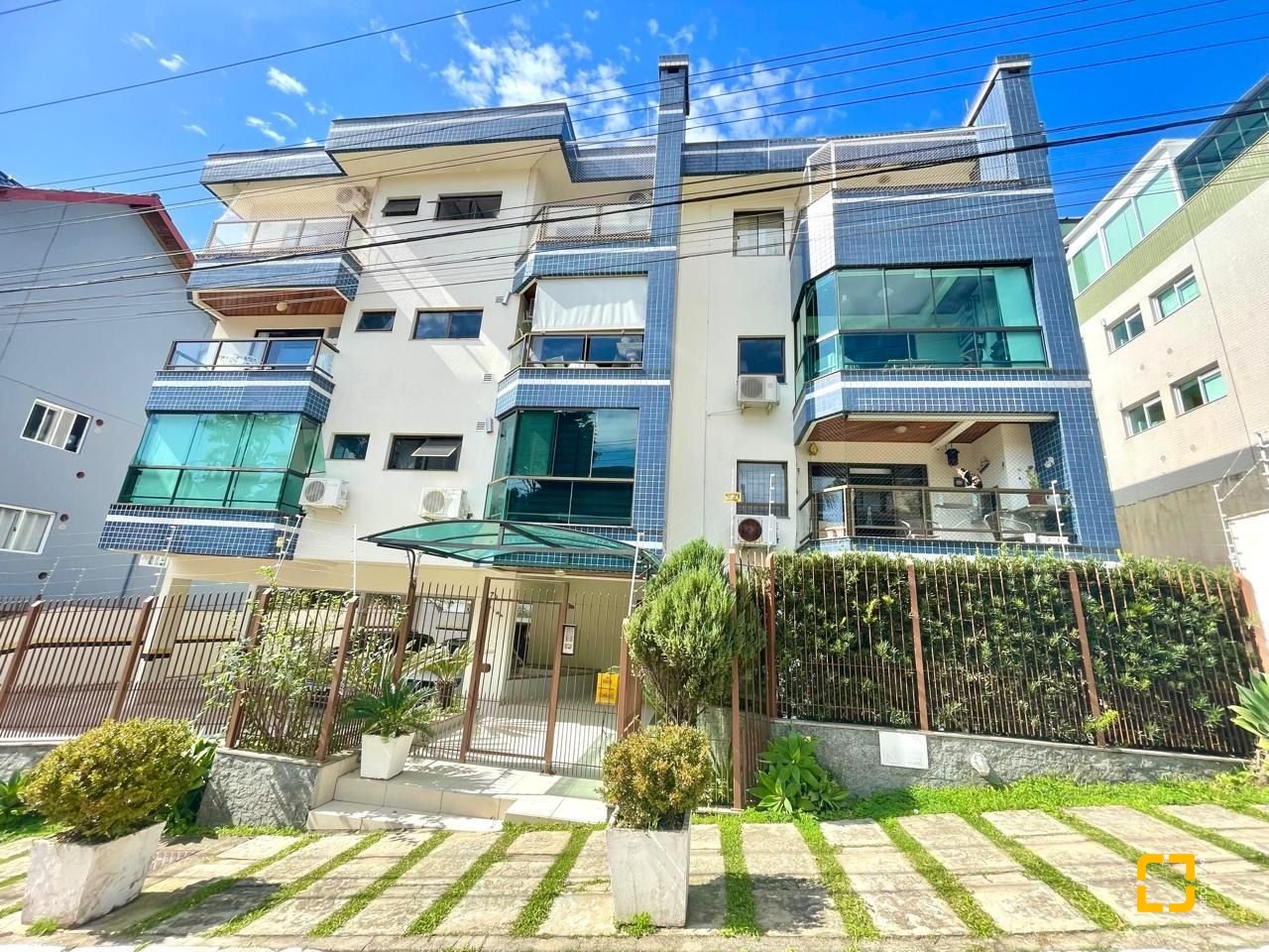 Cobertura com 229m², 3 quartos (sendo 3 suítes), 2 garagens, no bairro Canasvieiras em Florianópolis