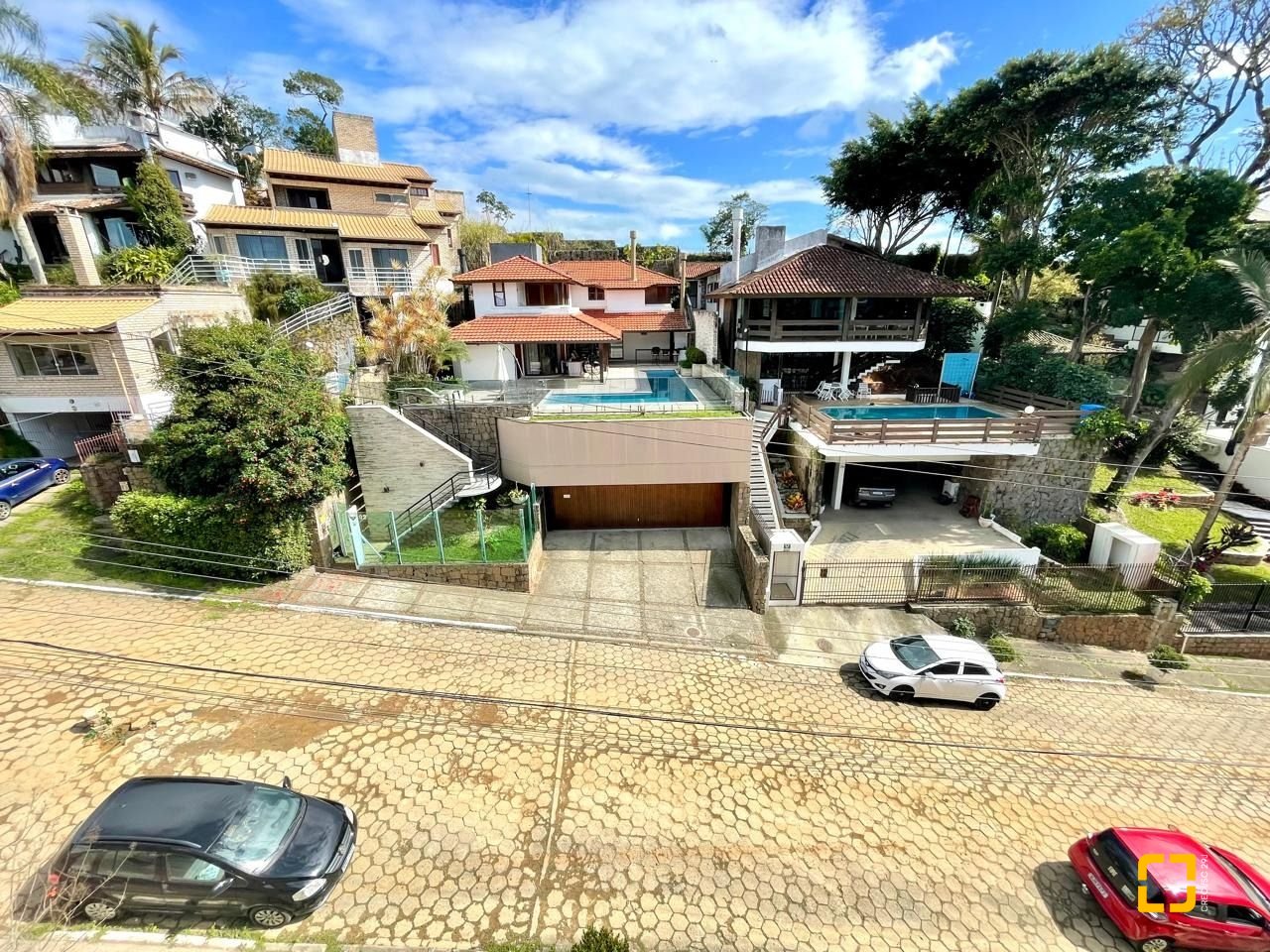 Cobertura com 229m², 3 quartos (sendo 3 suítes), 2 garagens, no bairro Canasvieiras em Florianópolis