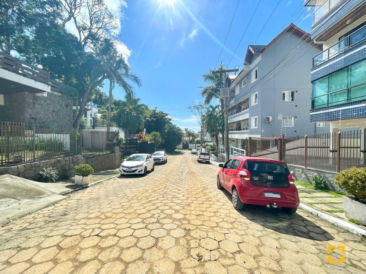 Cobertura com 229m², 3 quartos (sendo 3 suítes), 2 garagens, no bairro Canasvieiras em Florianópolis