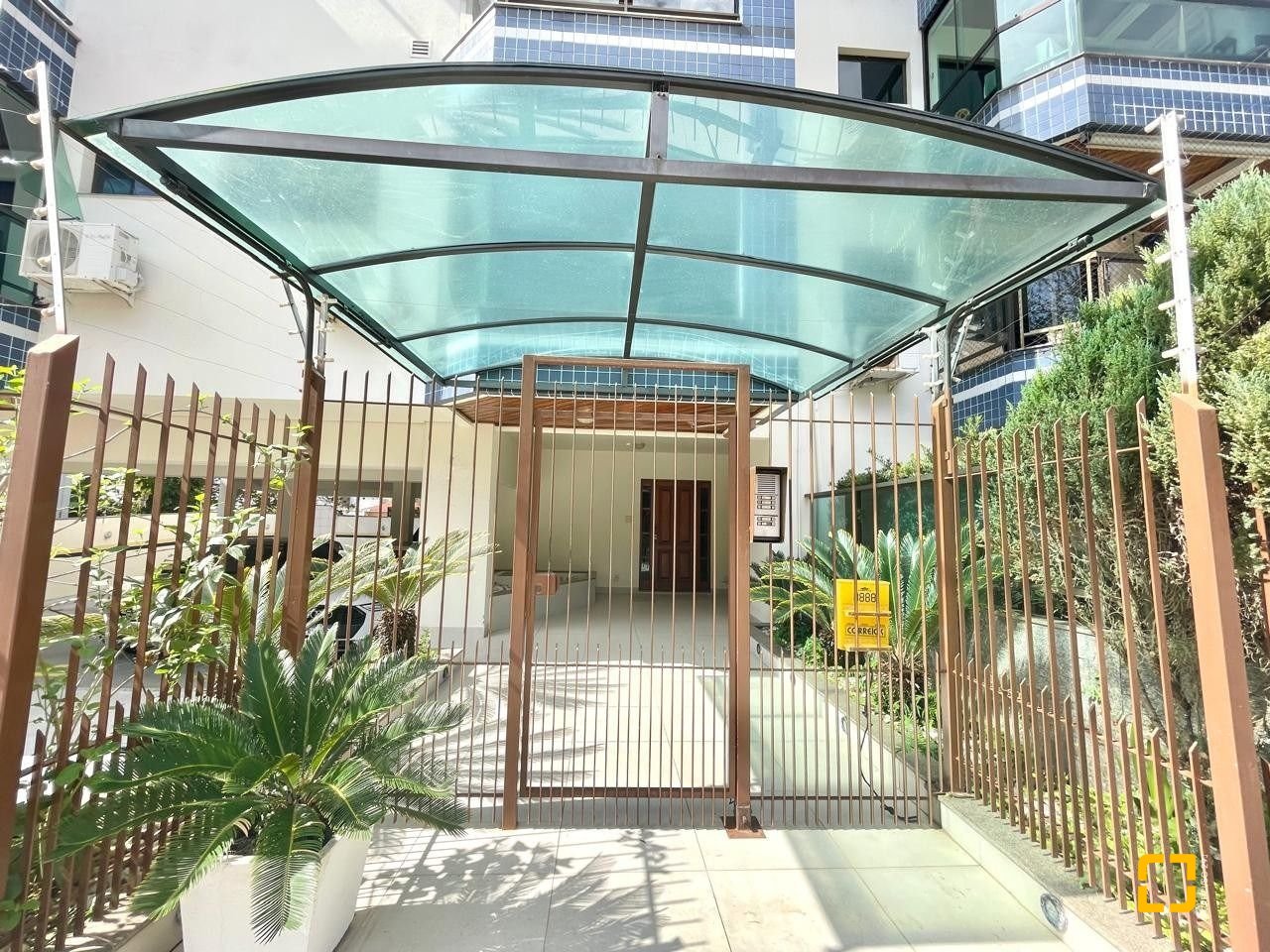Cobertura com 229m², 3 quartos (sendo 3 suítes), 2 garagens, no bairro Canasvieiras em Florianópolis