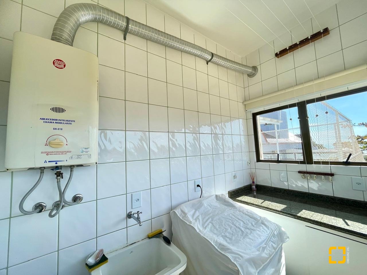 Cobertura com 229m², 3 quartos (sendo 3 suítes), 2 garagens, no bairro Canasvieiras em Florianópolis