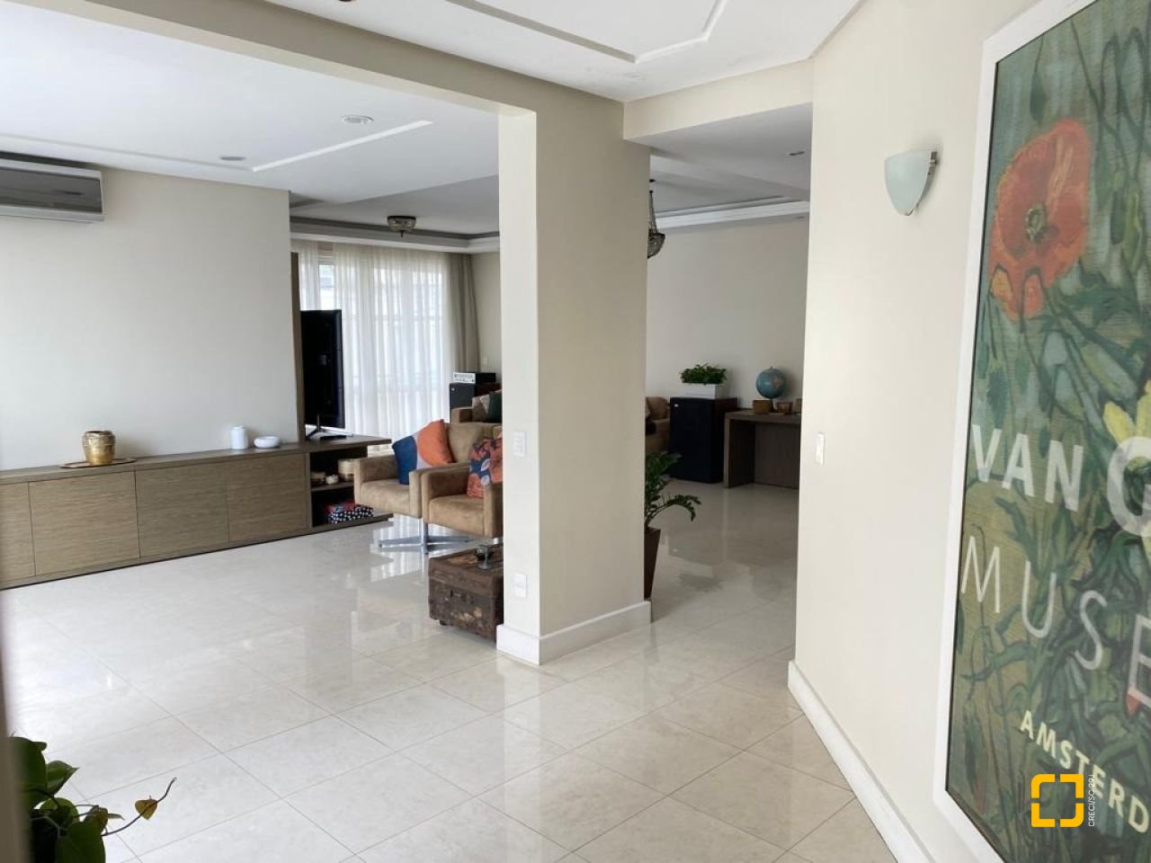 Apartamento com 193m², 4 quartos (sendo 1 suíte), 2 garagens, no bairro Centro em Florianópolis