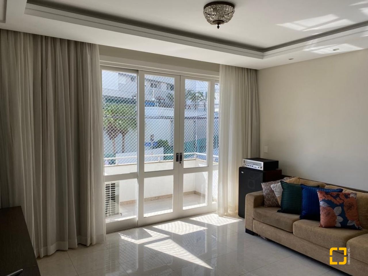 Apartamento com 193m², 4 quartos (sendo 1 suíte), 2 garagens, no bairro Centro em Florianópolis
