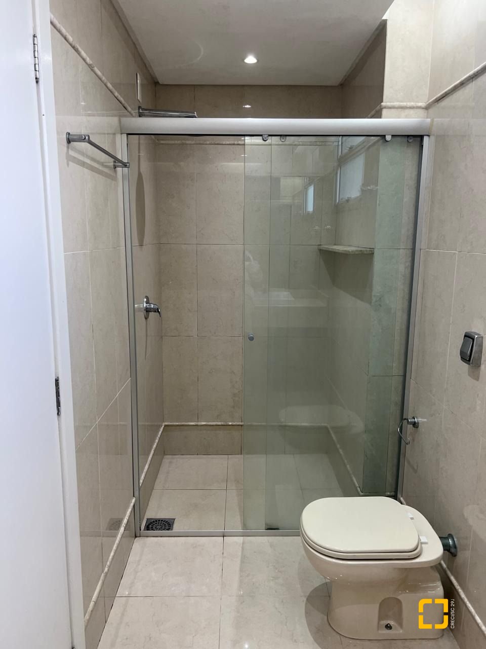 Apartamento com 193m², 4 quartos (sendo 1 suíte), 2 garagens, no bairro Centro em Florianópolis